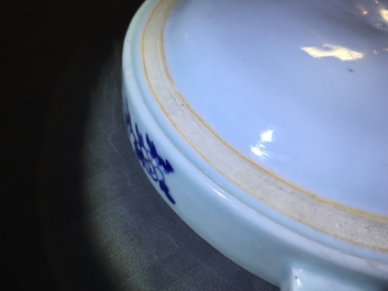 Une paire de rechauds &agrave; d&eacute;cor &ldquo;Feuille de Tabac&rdquo; en porcelaine de Chine famille rose, Qianlong