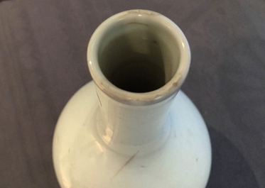A Chinese monochrome white-glazed anhua dragon vase, 18/19th C.