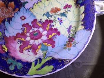 Une paire de rechauds &agrave; d&eacute;cor &ldquo;Feuille de Tabac&rdquo; en porcelaine de Chine famille rose, Qianlong
