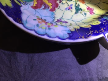 Une paire de rechauds &agrave; d&eacute;cor &ldquo;Feuille de Tabac&rdquo; en porcelaine de Chine famille rose, Qianlong