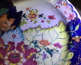 Une paire de rechauds &agrave; d&eacute;cor &ldquo;Feuille de Tabac&rdquo; en porcelaine de Chine famille rose, Qianlong