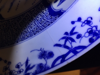 Un plat profond en porcelaine de Chine bleu et blanc &agrave; d&eacute;cor de "La Romance de la chambre de l'ouest", Yongzheng