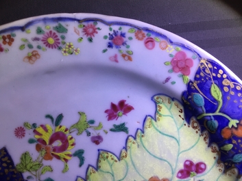 Une paire de rechauds &agrave; d&eacute;cor &ldquo;Feuille de Tabac&rdquo; en porcelaine de Chine famille rose, Qianlong