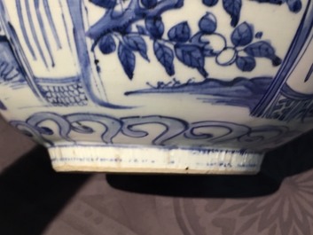 A Chinese blue and white kraak porcelain bowl with a tiger, Ming, Wanli