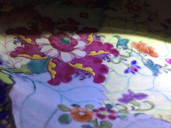 Une paire de rechauds &agrave; d&eacute;cor &ldquo;Feuille de Tabac&rdquo; en porcelaine de Chine famille rose, Qianlong