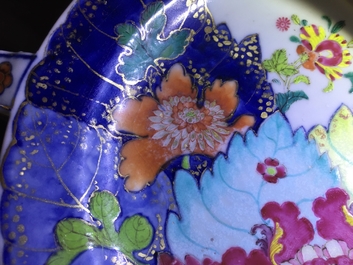 Une paire de rechauds &agrave; d&eacute;cor &ldquo;Feuille de Tabac&rdquo; en porcelaine de Chine famille rose, Qianlong