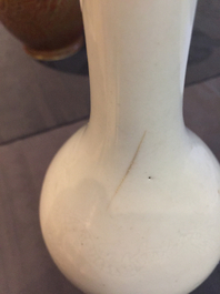 A Chinese monochrome white-glazed anhua dragon vase, 18/19th C.