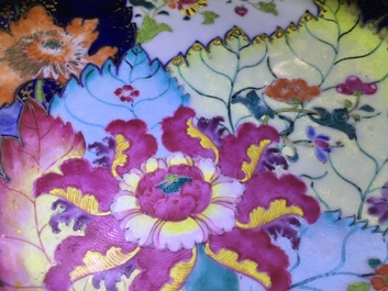 Une paire de rechauds &agrave; d&eacute;cor &ldquo;Feuille de Tabac&rdquo; en porcelaine de Chine famille rose, Qianlong