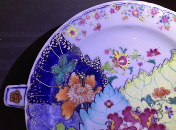 Une paire de rechauds &agrave; d&eacute;cor &ldquo;Feuille de Tabac&rdquo; en porcelaine de Chine famille rose, Qianlong