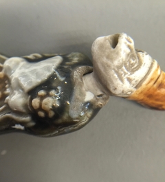 Six netsuke en ivoire et porcelaine, Japon, Meiji/Taisho, 19/20&egrave;me