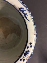 Een Chinese blauw-witte wierookbrander, Ming, Wanli