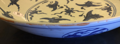 Een Chinese blauw-witte schotel met kraanvogels, Ming, Jiajing