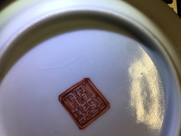 Une paire de coupes en porcelaine de Chine &agrave; d&eacute;cor "Wu Shuang Pu", 19&egrave;me