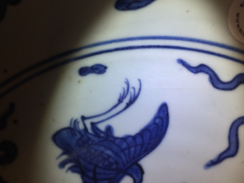 Een Chinese blauw-witte schotel met kraanvogels, Ming, Jiajing