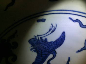 Een Chinese blauw-witte schotel met kraanvogels, Ming, Jiajing