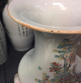 Une paire de vases en porcelaine de Chine famille rose aux dames dans un jardin, 19/20&egrave;me