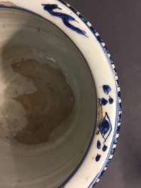 Een Chinese blauw-witte wierookbrander, Ming, Wanli