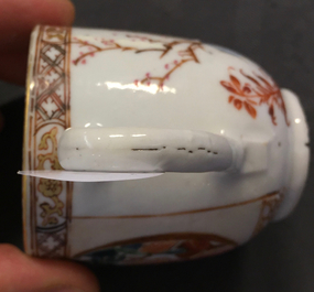 Deux tasses et soucoupe en porcelaine de Chine famille rose, Yongzheng