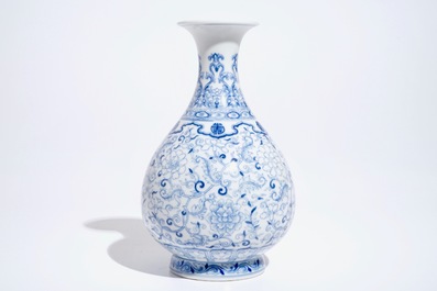 A Chinese blue and white yuhuchunping vase, Qianlong mark, 19/20th C.