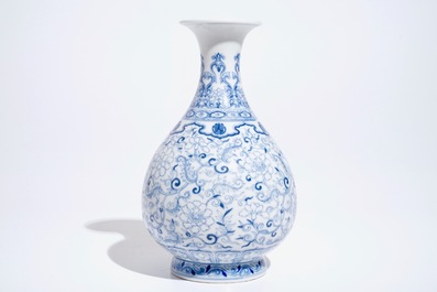 A Chinese blue and white yuhuchunping vase, Qianlong mark, 19/20th C.
