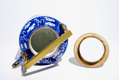 A large Chinese blue and white 'dragons' teapot, 19/20th C.