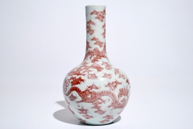A Chinese underglaze red bottle-shaped dragon vase, 19/20th C.