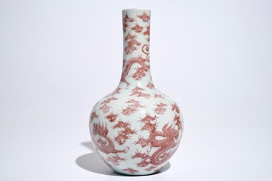 A Chinese underglaze red bottle-shaped dragon vase, 19/20th C.