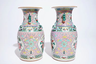 Une paire de vases en porcelaine de Chine famille rose, 19&egrave;me