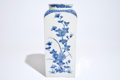 A Japanese Arita blue and white square canister in Kakiemon style, 17/18th C.