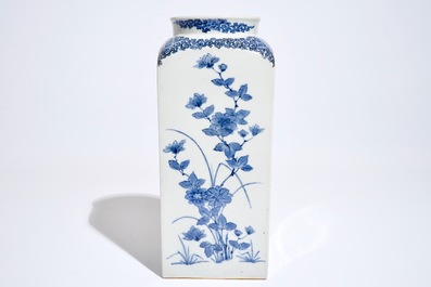 A Japanese Arita blue and white square canister in Kakiemon style, 17/18th C.
