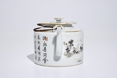 A Chinese qianjiang cai teapot and cover, Tongzhi mark, 19/20th C.