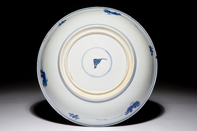 A Chinese blue and white dish with sanduo fruits among foliage, Kangxi