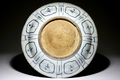A very large Chinese blue and white kraak porcelain charger with a dragon, Wanli