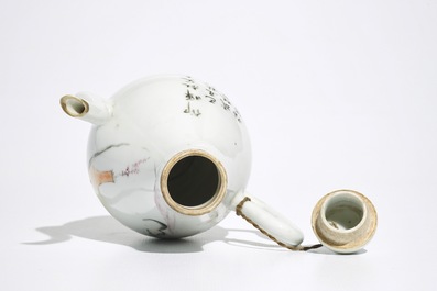 Une verseuse en porcelaine de Chine qianjiang cai, 19&egrave;me