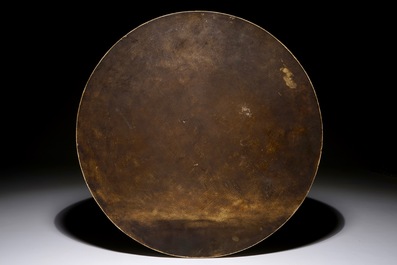 Een ronde Chinese polychrome plaquette met landschapsdecor, 19/20e eeuw
