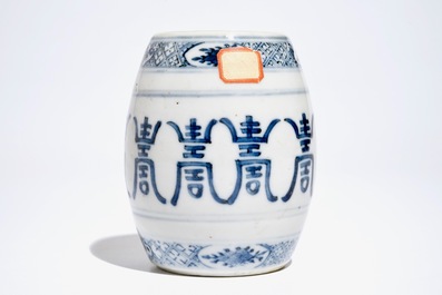 A Chinese blue and white barrel-shaped incense holder with "Shou" design, 19/20th C.