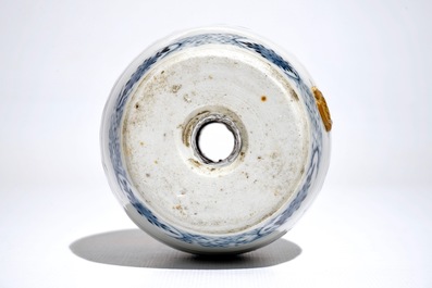 A Chinese blue and white barrel-shaped incense holder with "Shou" design, 19/20th C.