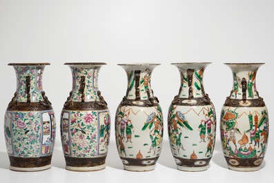 Twee paar Chinese Nanking famille rose vazen en een enkel exemplaar, 19/20e eeuw