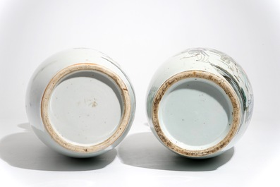 Deux grands vases en porcelaine de Chine famille rose, 19/20&egrave;me