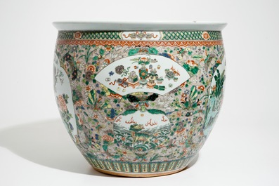 Un aquarium en porcelaine de Chine famille verte, 19&egrave;me
