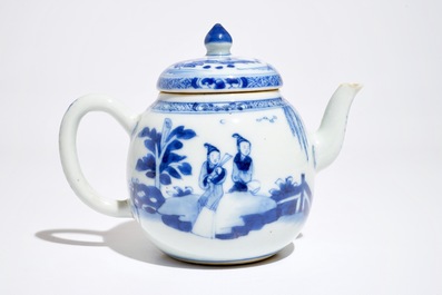 Une th&eacute;i&egrave;re en porcelaine de Chine bleu et blanc &agrave; d&eacute;cor de "La Romance de la chambre de l'ouest", Yongzheng
