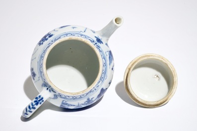 Une th&eacute;i&egrave;re en porcelaine de Chine bleu et blanc aux personages, Kangxi