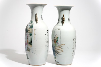 Deux grands vases en porcelaine de Chine famille rose, 19/20&egrave;me