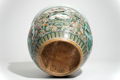 Un aquarium en porcelaine de Chine famille verte, 19&egrave;me