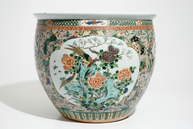 Un aquarium en porcelaine de Chine famille verte, 19&egrave;me