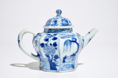 A Chinese blue and white teapot and cover, Kangxi