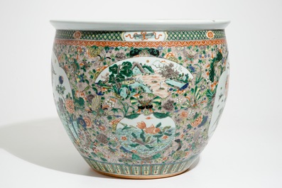 Un aquarium en porcelaine de Chine famille verte, 19&egrave;me