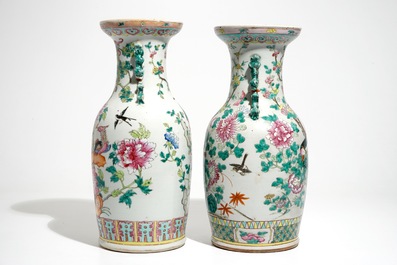 Twee Chinese famille rose vazen met vogels, 19e eeuw