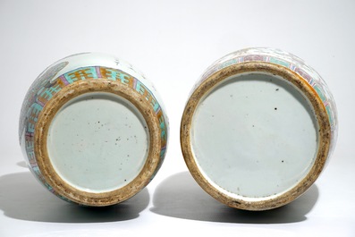 Deux grands vases en porcelaine de Chine famille rose, 19&egrave;me