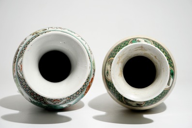 Deux vases en porcelaine de Chine famille verte, 19/20&egrave;me